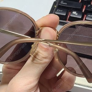 페라가모 명품 선글라스 SF159SK 251 30만원 주고 산 제품 반값에 판매합니다.