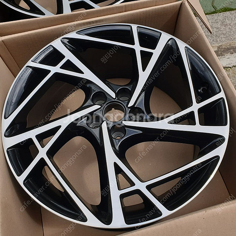 G90 20인치 블렉 컷팅 신품급휠 한대분 상태 최상--1