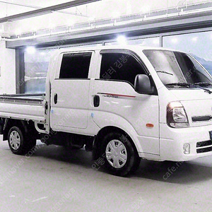 중고트럭매매 더 뉴 봉고3 카고 1톤 더블캡 중고화물차매매 흰색 2023년식 18,902km 1.0톤/더블캡/초장축 L 개인사업자 차량구매