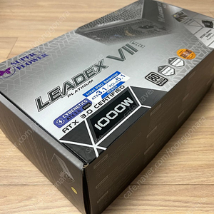 슈퍼플라워 LEADEX VII PRO 1000W 화이트 플래티넘 + 슬리빙케이블