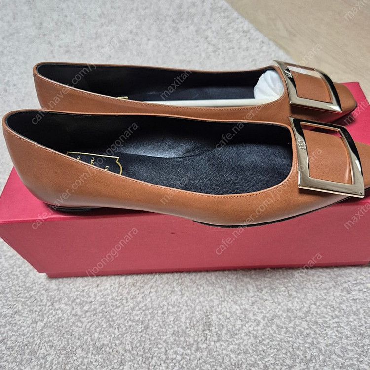 (새상품) 로저비비에 트럼펫 플랫슈즈 브라운 36.5 사이즈 팝니다. 이미지