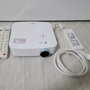LG 시네빔 PF50KA 프로젝터 팝니다.