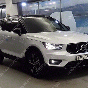 흰색 볼보 중고 XC40 중고 볼보 중고차 T4 4WD R-디자인 중고차리스구매 47,537 km