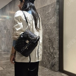 샤넬 어반백팩 미듐 새상품