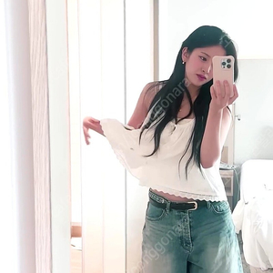실착1회)에즈이프캘리 메달플레어 슬리브리스 블라우스 블랙