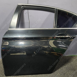 4372 BMW F10 5시리즈 후기형 운전석 리어도어/운전석 2열문짝 20만원