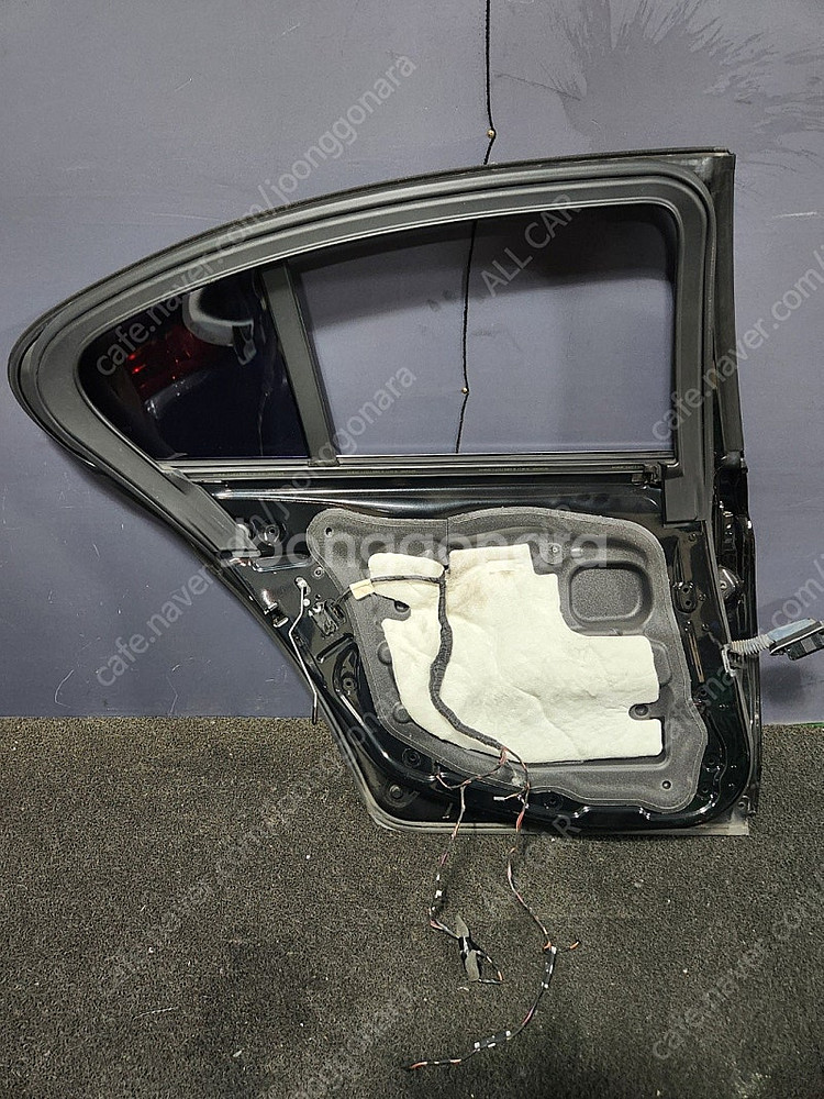 4372 BMW F10 5시리즈 후기형 운전석 리어도어/운전석 2열문짝 20만원--3