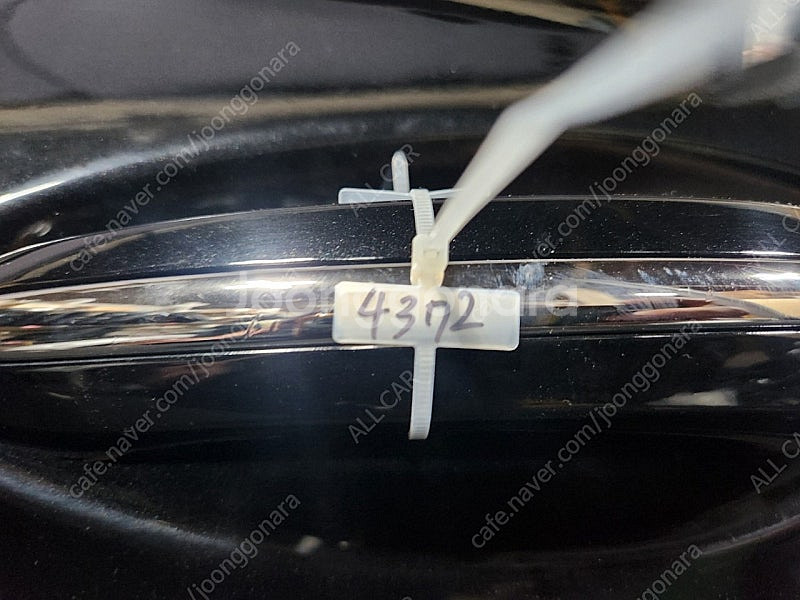 4372 BMW F10 5시리즈 후기형 운전석 리어도어/운전석 2열문짝 20만원--4