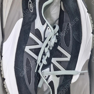 990v6 뉴발란스 M990BK6 265사이즈 제품 판매합니다.