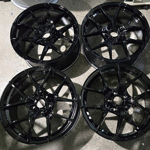 bbs st 블랙유광 18인치 사제휠 대품판매20만원