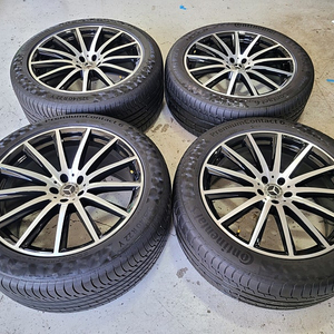 <판매> 벤츠GLS 580AMG 22인치 순정품휠타이어 한대분 싸게 판매