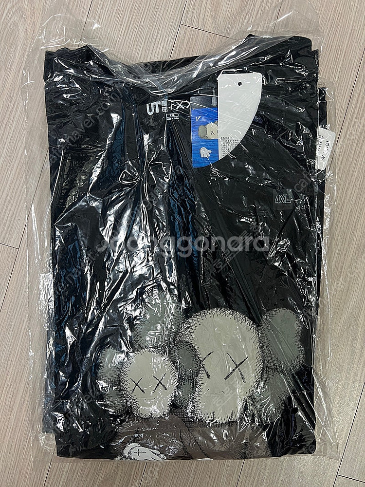 유니클로 카우스 반팔 블랙 4XL 판매합니다--0