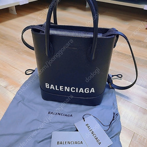 발렌시아가 에브리데이 빌토트백 가방 판매합니다