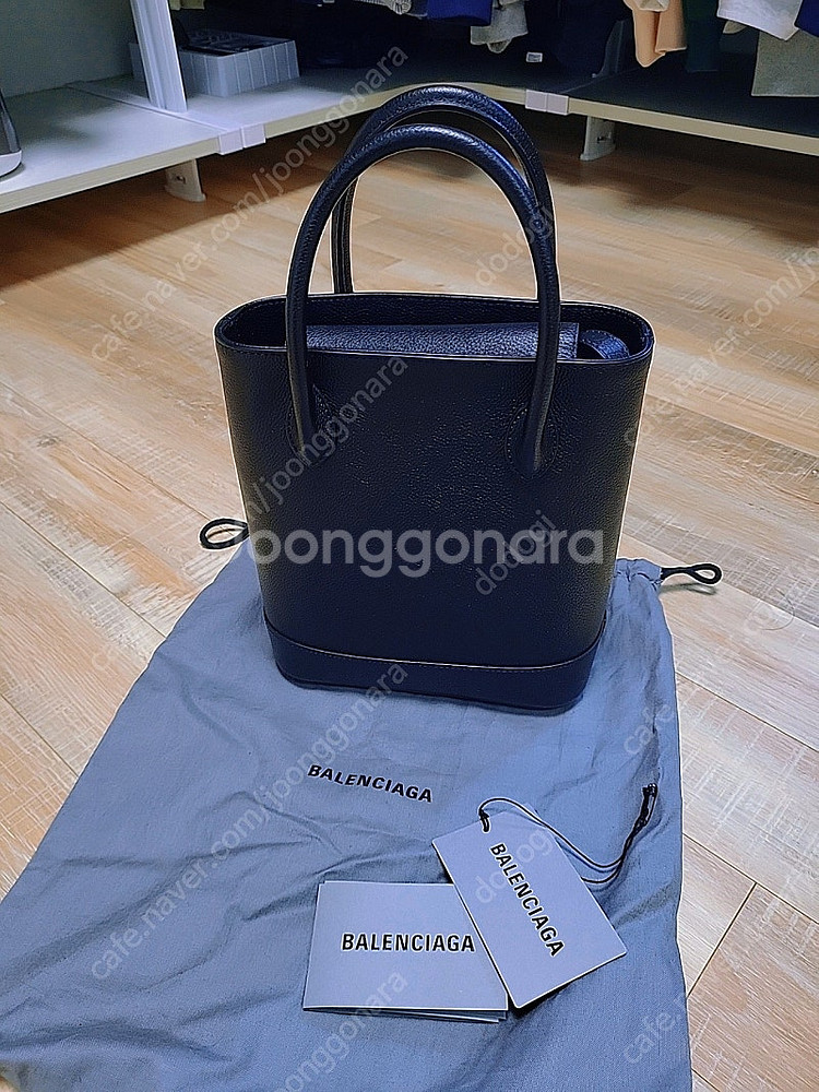 발렌시아가 에브리데이 빌토트백 가방 판매합니다--1