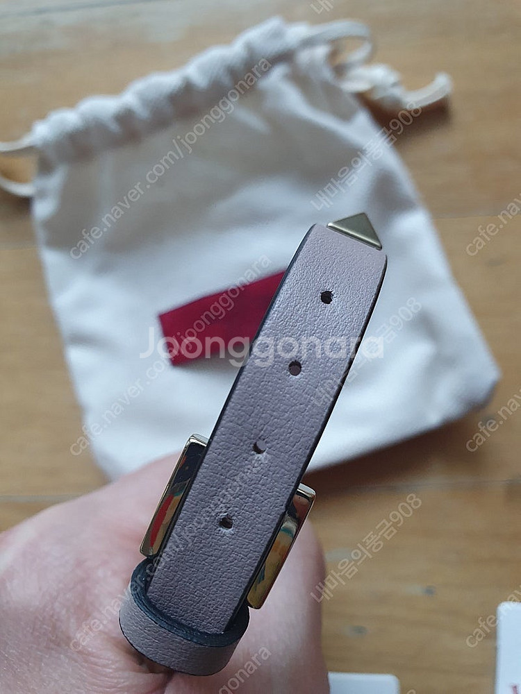 발렌티노 락스터드 풀박 팔찌 핑크베이지--5
