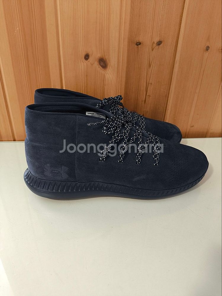 285mm 언더아머 벨로체 미드 스웨이드--1