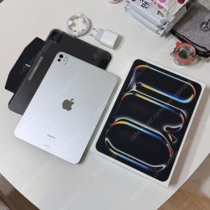 아이패드 프로 M4 11인치 wifi 256gb 실버 새제품급 상태.