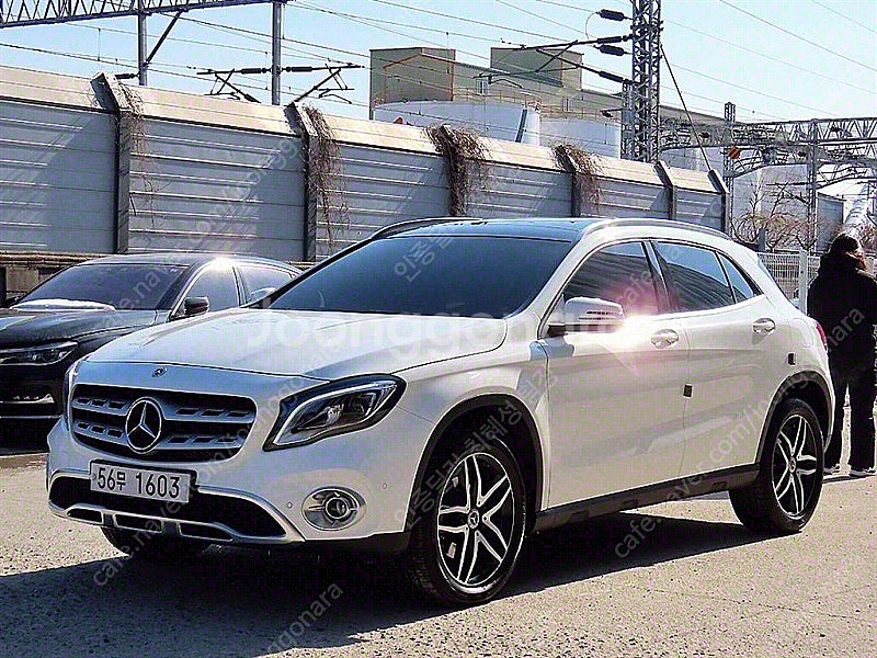 벤츠 GLA 중고 벤츠 GLA클래스 중고 흰색 2019년식 72,204km GLA220 프리미엄 개인사업자 차량구매--2