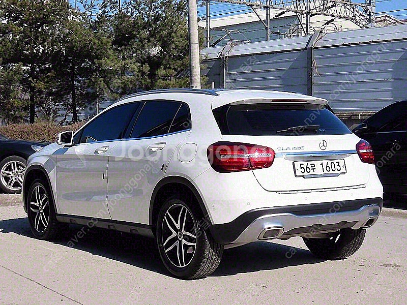 벤츠 GLA 중고 벤츠 GLA클래스 중고 흰색 2019년식 72,204km GLA220 프리미엄 개인사업자 차량구매--3
