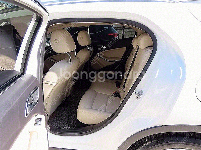 벤츠 GLA 중고 벤츠 GLA클래스 중고 흰색 2019년식 72,204km GLA220 프리미엄 개인사업자 차량구매--6