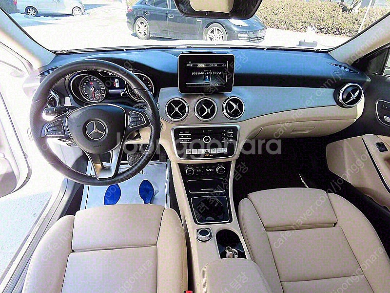 벤츠 GLA 중고 벤츠 GLA클래스 중고 흰색 2019년식 72,204km GLA220 프리미엄 개인사업자 차량구매--7