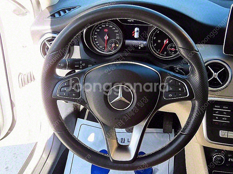 벤츠 GLA 중고 벤츠 GLA클래스 중고 흰색 2019년식 72,204km GLA220 프리미엄 개인사업자 차량구매--8