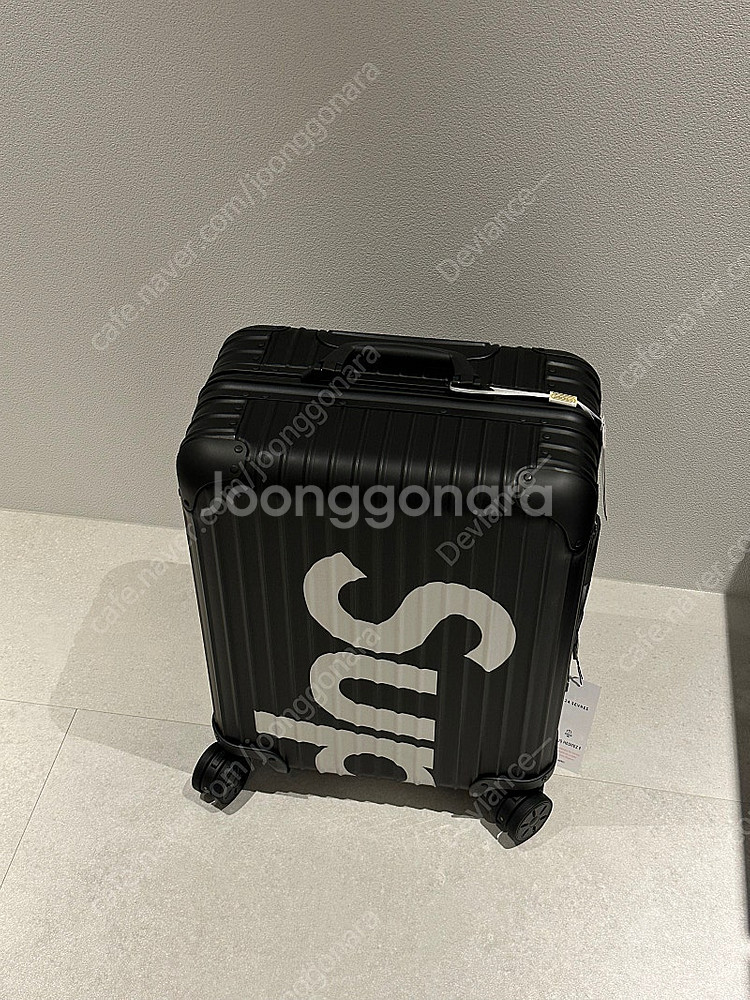 리모와 슈프림 콜라보 토파즈 기내용 블랙--2