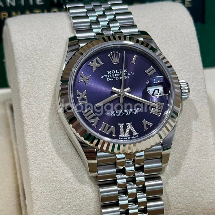 롤렉스 매장 입장 전 프리미엄이 붙는 제품들 빠르게 시세 필요할 때 연락주세요--1