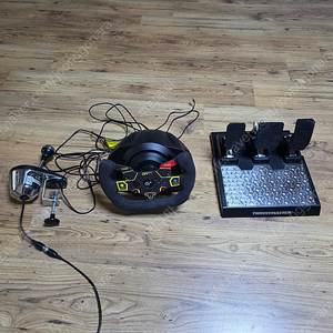 트러스트마스터 t300rs gt ,tlcm페달,th8a 기어 판매 합니다