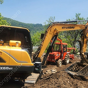 17년 4월식 현대 02 굴삭기 HX60MT 2300만원