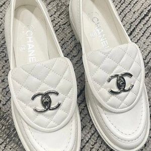 샤넬 턴락 퀼팅 로퍼 화이트 금장 (미개봉 새상품) - 37 사이즈 (인보이스 풀구성)