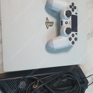 PS4 PRO(프로) 화이트 팝니다.