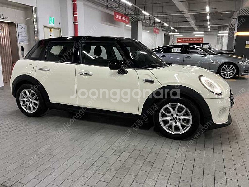 중고 미니쿠퍼 중고 가격 쿠퍼 중고차 흰색 2017년식 87,377km 5도어 파인 레더 에디션 3세대 중고차카페--2