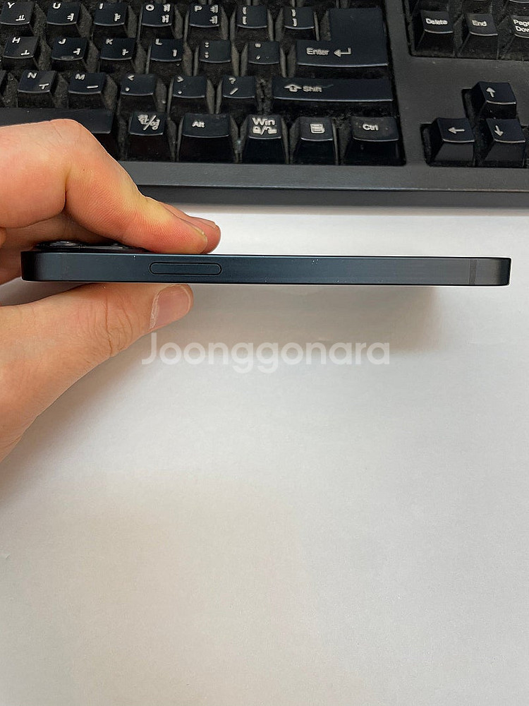아이폰13미니 블랙 128GB 상태좋은중고35만팝니다.--4