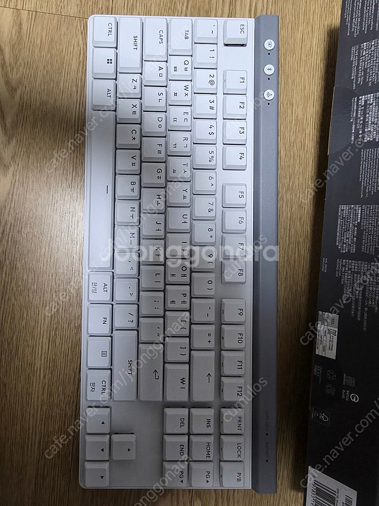 로지텍 G515 LIGHTSPEED TKL 무선 게이밍 키보드(화이트) 판매합니다.--2