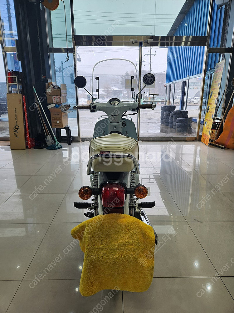 슈퍼커브 110cc 23년 5월 순정흰색 풀 드레스업 ...--3