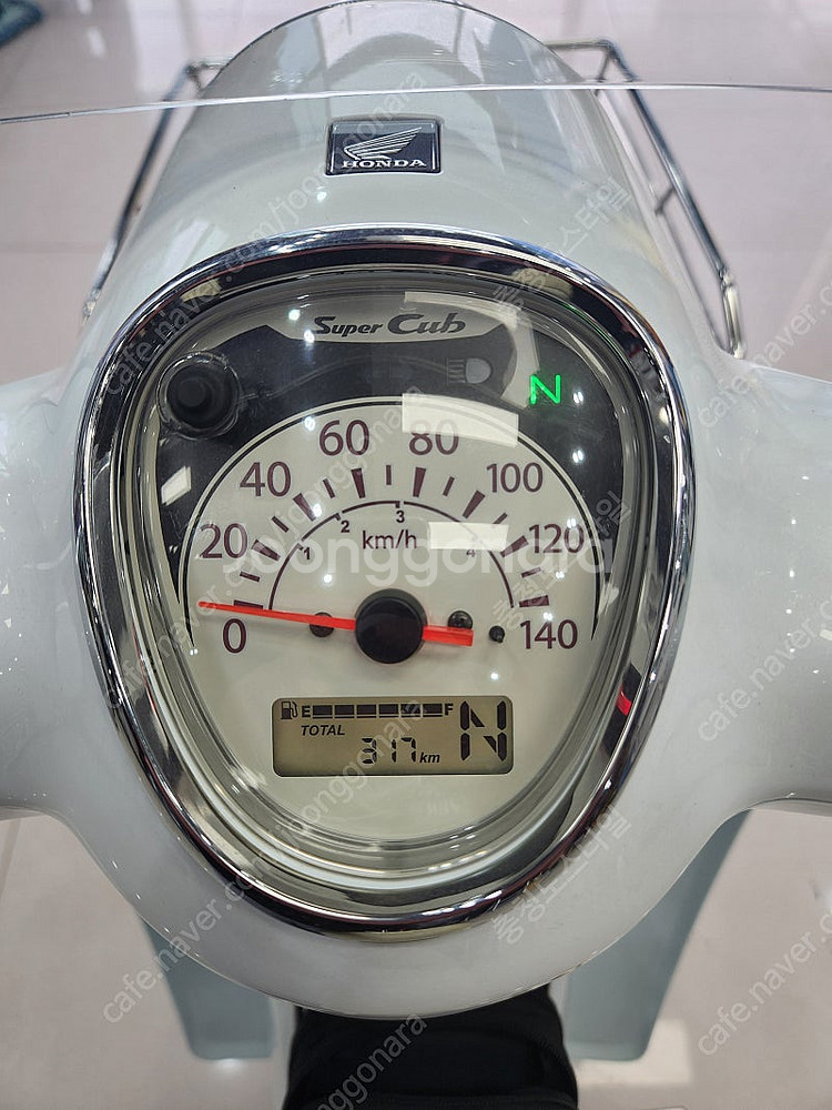 슈퍼커브 110cc 23년 5월 순정흰색 풀 드레스업 ...--8