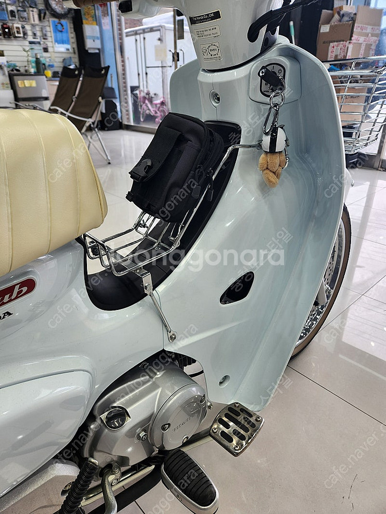 슈퍼커브 110cc 23년 5월 순정흰색 풀 드레스업 ...--9