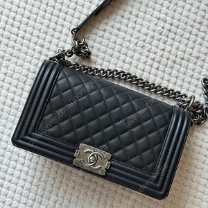 샤넬 보이백 미듐 캐비어 빈티지은장