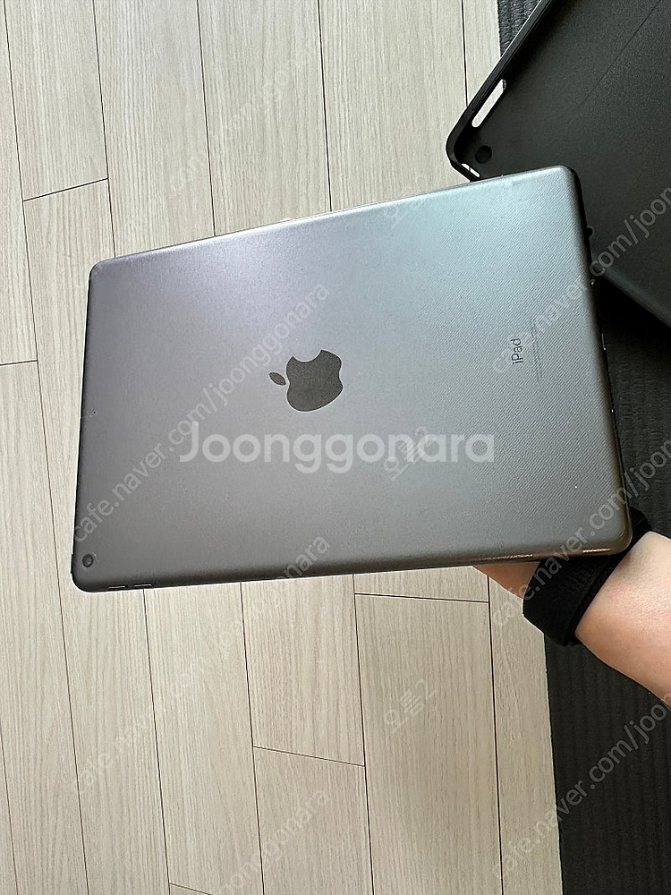 아이패드 7세대 32GB + 로지텍 폴리오 키보드케이스--2