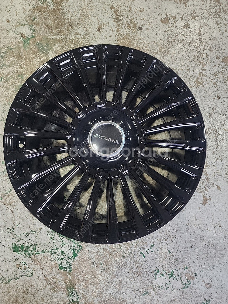 [판매] 카니발등 현대기아 SUV전용 블랙 만소리 20인치 휠타이어 원가에 팔아요--0