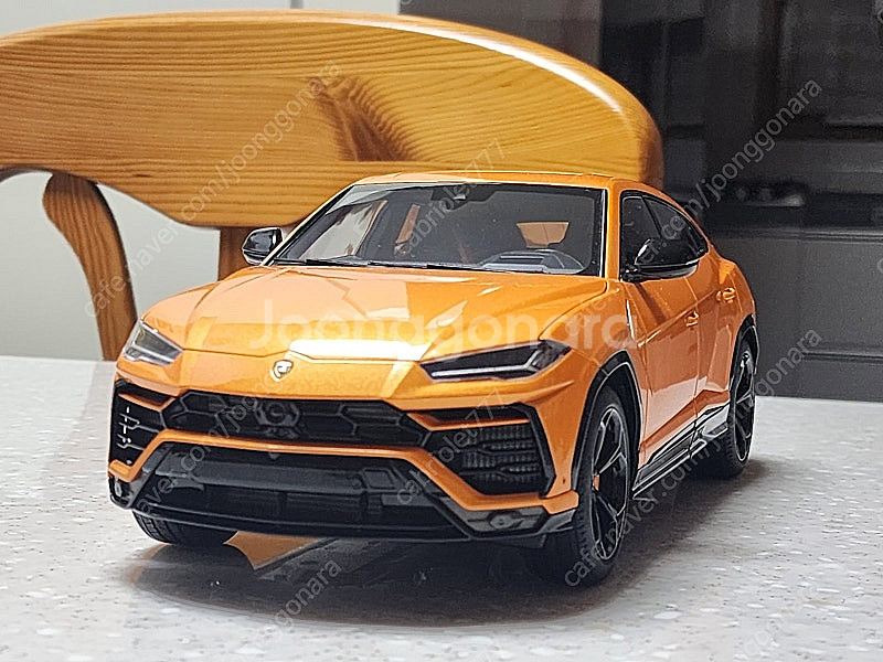 1:18 다이캐스트 오토아트 람보르기니 우루스 팝니다--0
