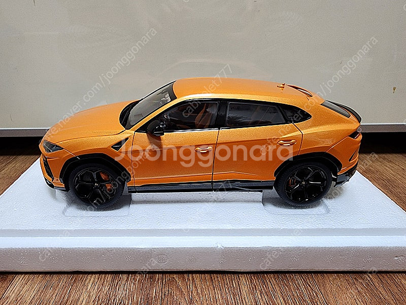 1:18 다이캐스트 오토아트 람보르기니 우루스 팝니다--2