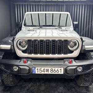 흰색 24년식 지프 랭글러 중고 루비콘 중고 2.0 루비콘 4도어 파워 탑 중고자동차 7,071 km