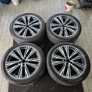 [ 정품 ] 아우디 A6 50TDI 20인치 휠 타이어 조합 팝니다.