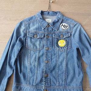 & 펜디 청자켓 외 명품 티 아동복 판매합니다.10000%% 정품만 버버리 ,MSGM,아크네