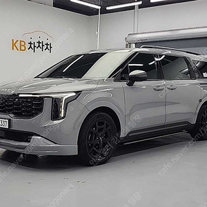 기아 더뉴 카니발 중고 가격 중고 카니발 회색 2024년식 53,113km HEV 9인승 시그니처 그래비티 중고차구매