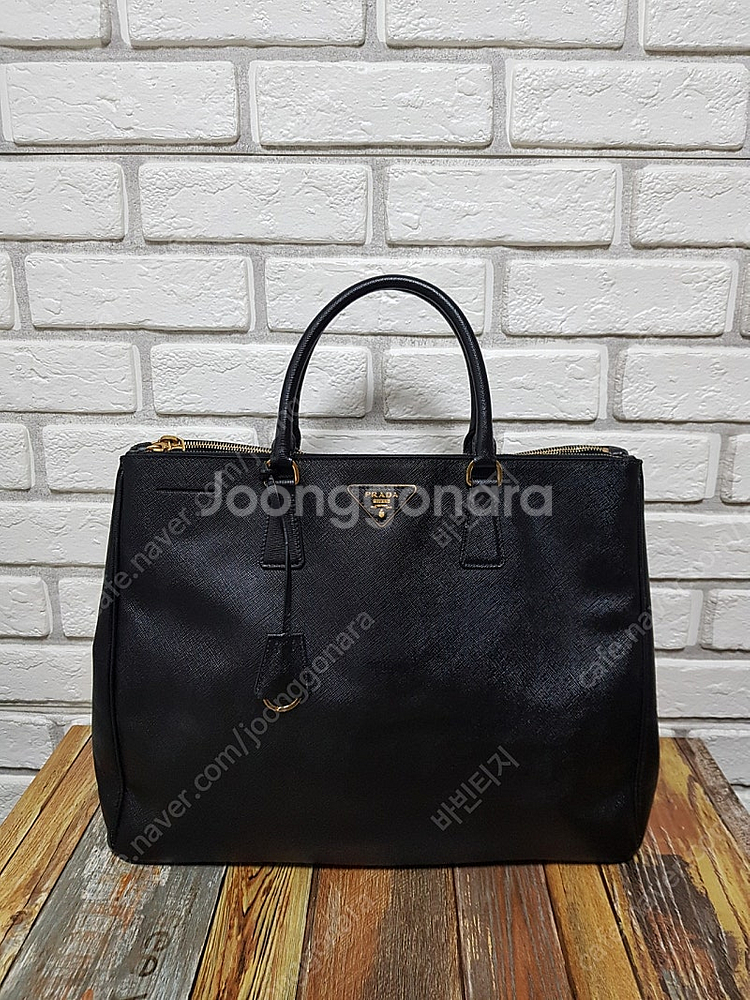 [정품] 프라다 금장 사피아노 토트백--2