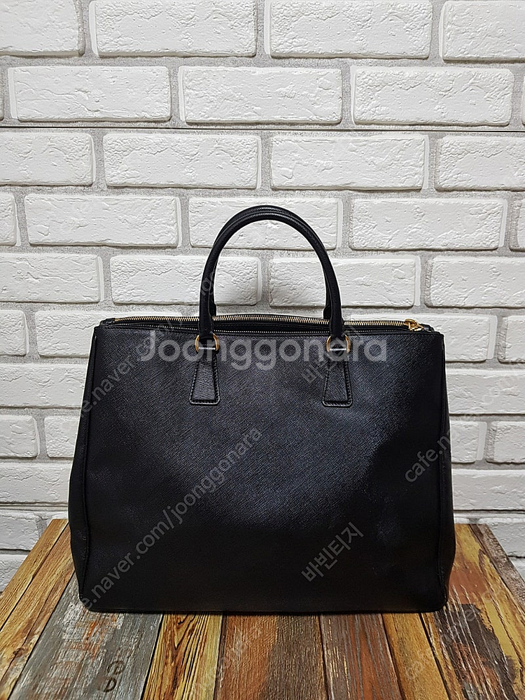 [정품] 프라다 금장 사피아노 토트백--3