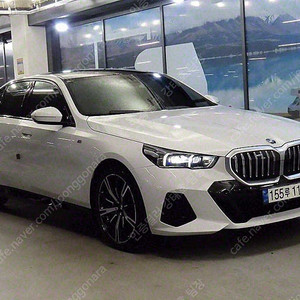 BMW 5시리즈 중고 BMW 530i 중고 흰색 2024년식 16,010km 530i xDrive M 스포츠 개인사업자 차량구매